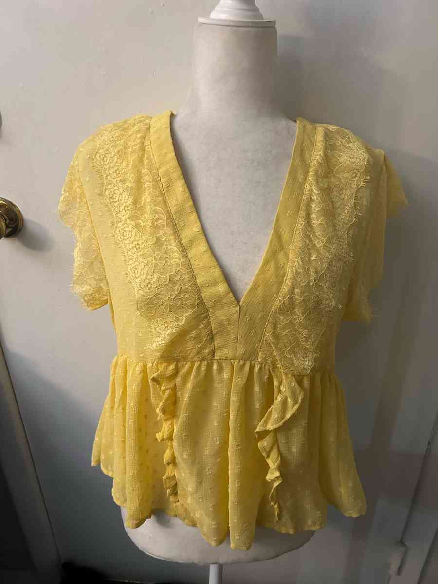 Zara Yellow Polka Dot Ruffle Lace Short Sleeve Blouse Size S - Atlanta, Georgia - FleaMarketBay