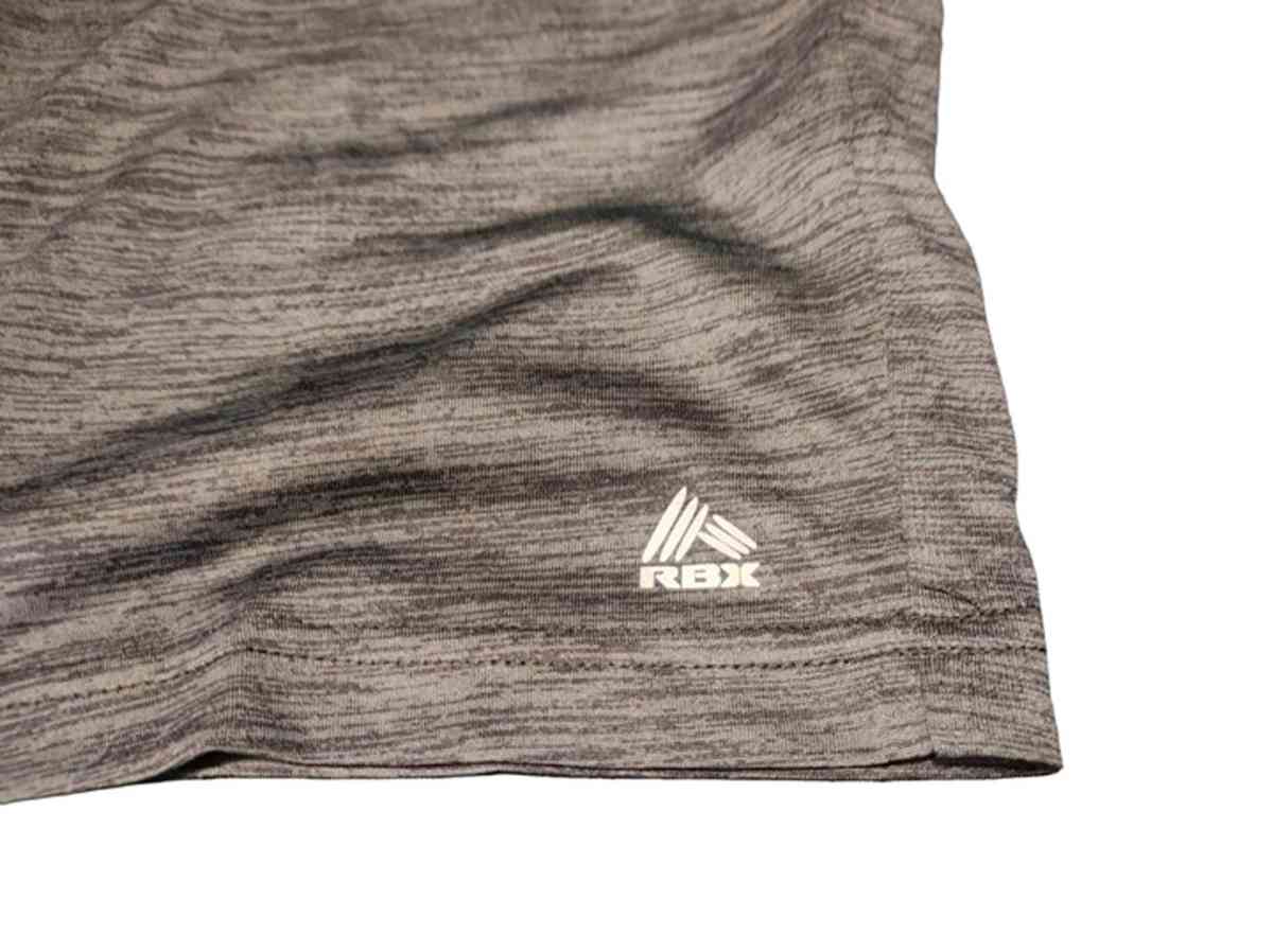 Reebok Solid Color Contrasting Stitching Undershirt Medium G - Alicia, Arkansas - FleaMarketBay