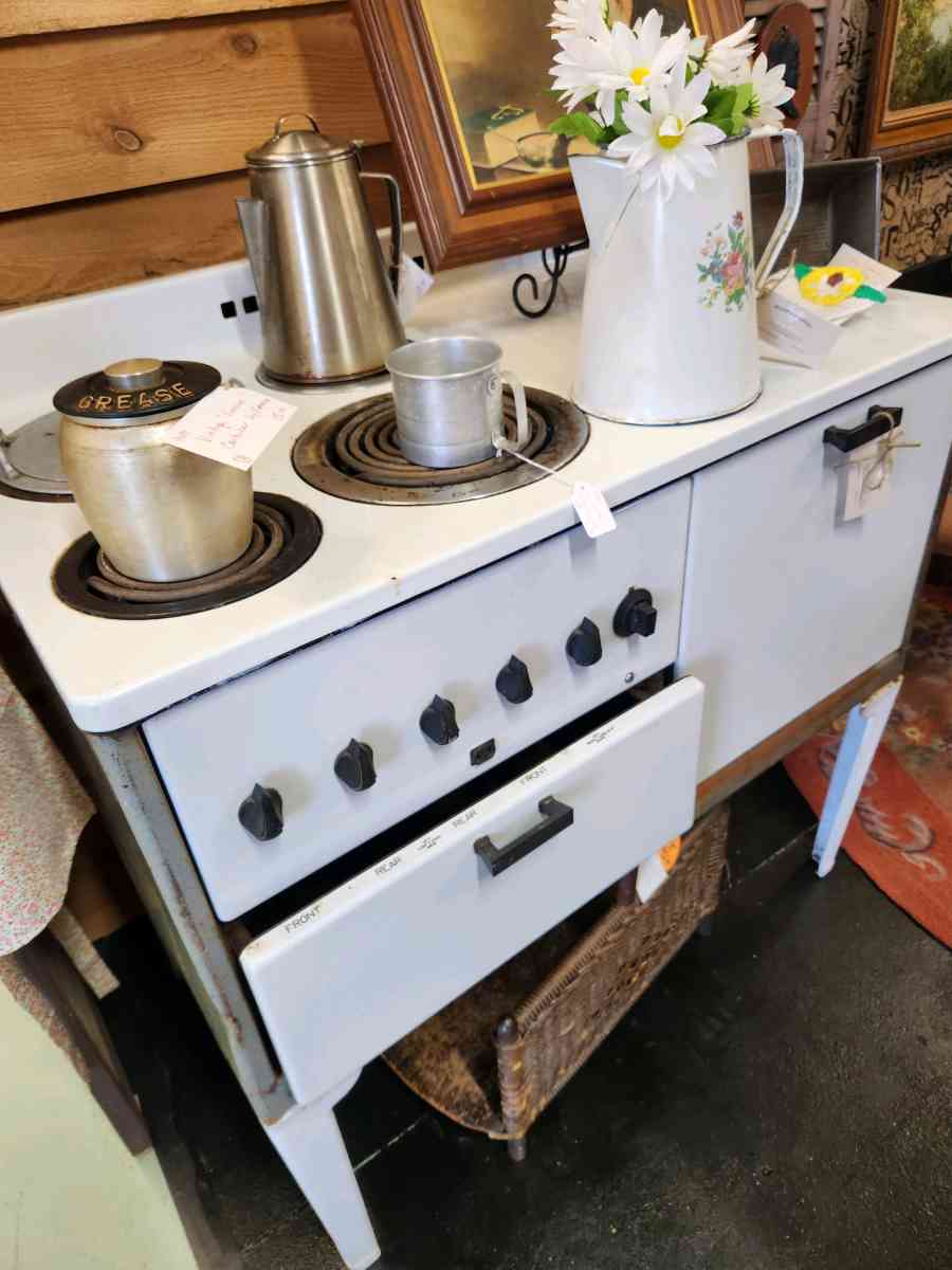 1930s 40s GE Hotpoint Electric Stove - Alexander, North Carolina - FleaMarketBay