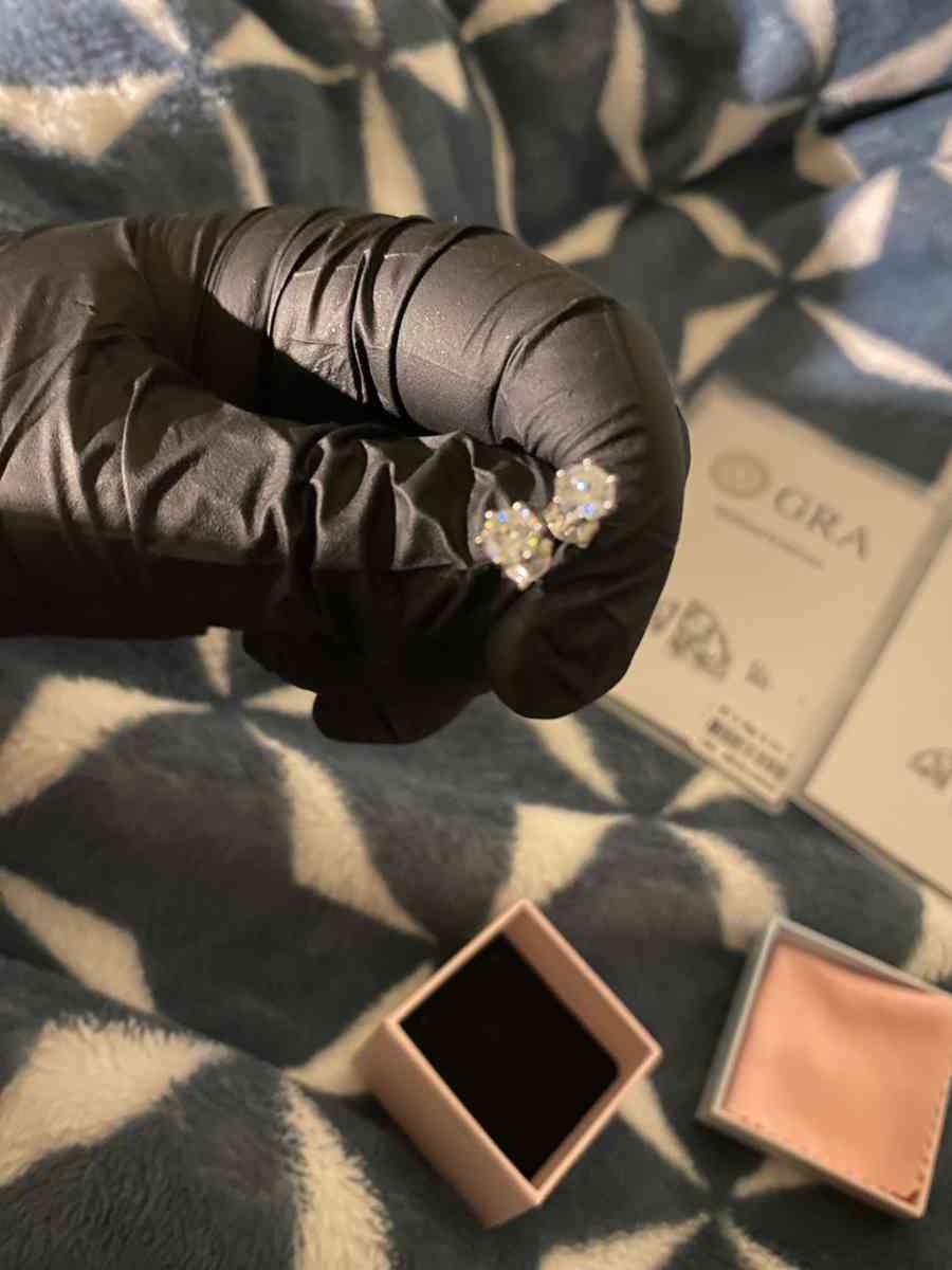 Lab Grown Diamond Stud Earrings - Yonkers, New York - FleaMarketBay