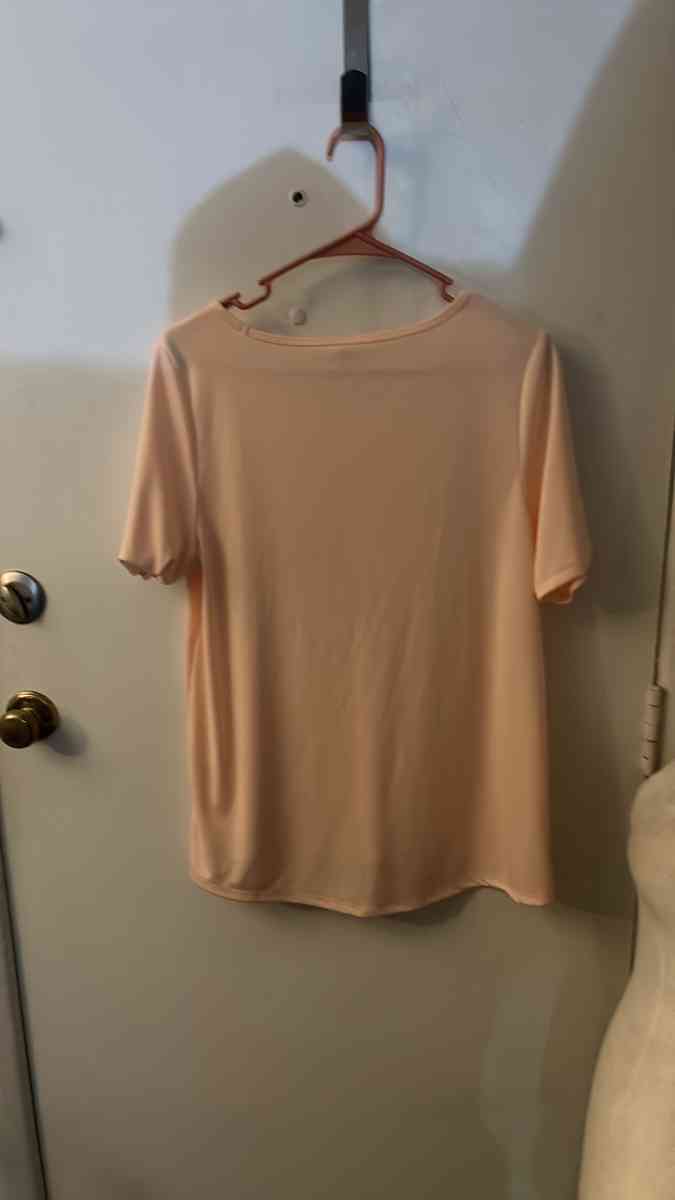 Under Armour Womens Loose Crew Neck UPF Heat Gear Size Large - Atlanta, Georgia - FleaMarketBay