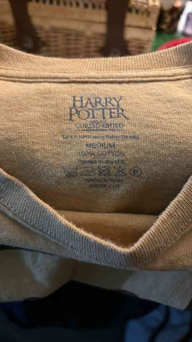 Harry Potter and the Cursed Child Hufflepuff TShirt Size M - Atlanta, Georgia - FleaMarketBay