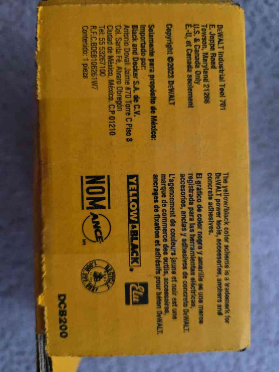 DEWALT DCB200 30 Ah 20V LiIon Premium Battery - Newark, Delaware - FleaMarketBay