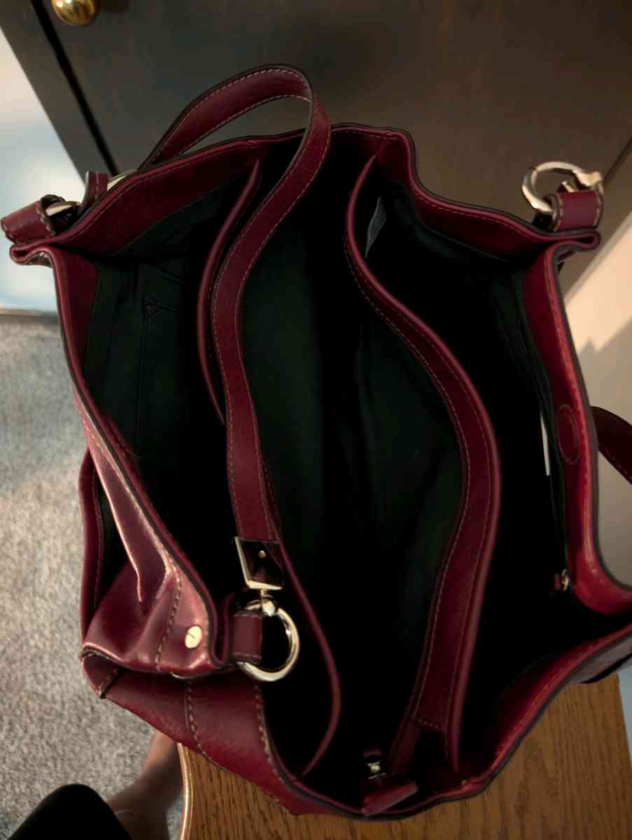 Elegant Burgundy Leather Handbag - Baltimore, Ohio - FleaMarketBay