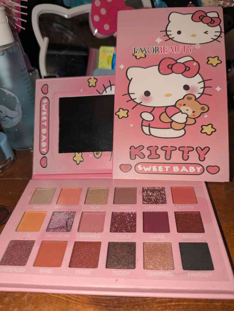 hello kitty 18 color eyeshadow palette with mirror - Peoria Heights, Illinois