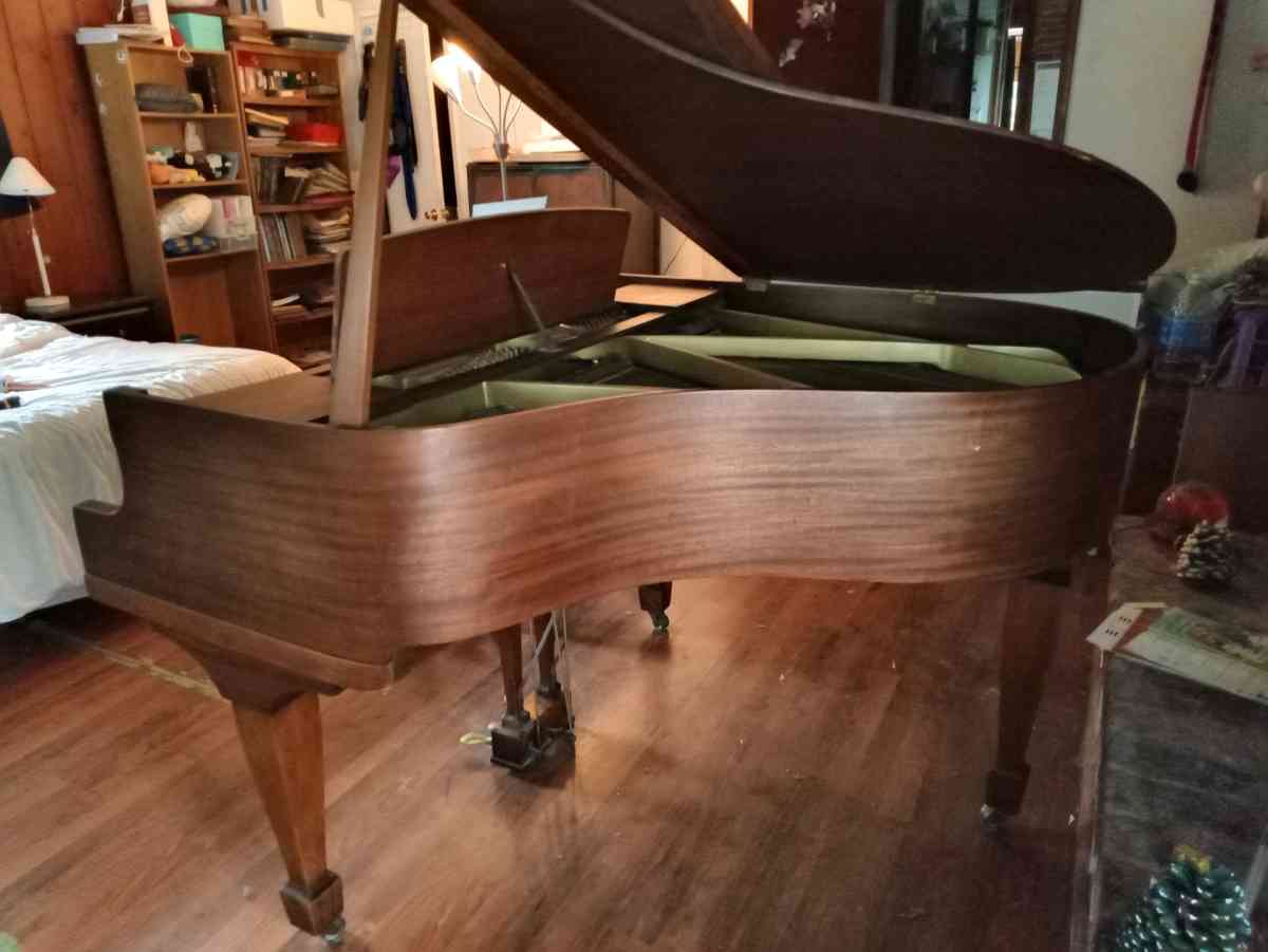 BABY GRAND PIANO - North Hollywood, California