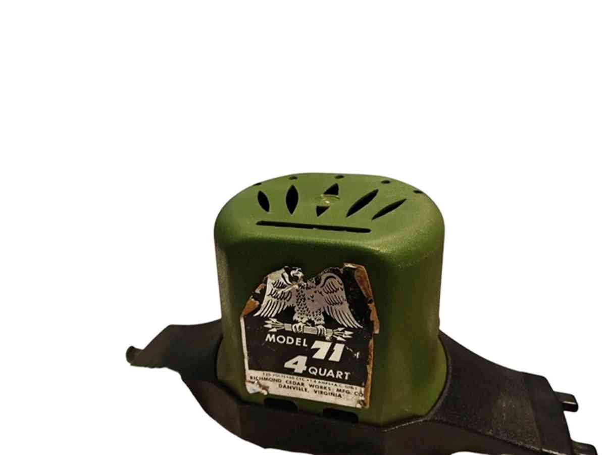 Sterling 5 Quart Ice Cream Freezer With Motor  Accessories R - Alicia, Arkansas - FleaMarketBay