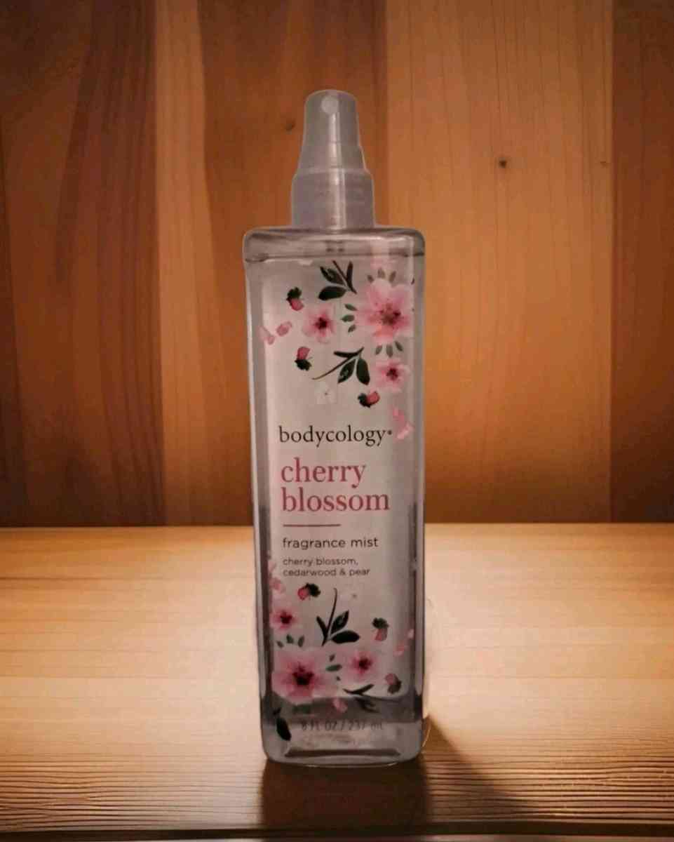 BUNDLE OF 2 WOMENS FRAGRANCE - Elysburg, Pennsylvania - FleaMarketBay