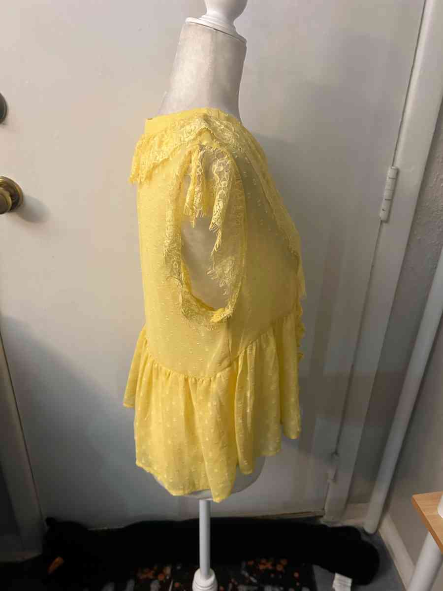 Zara Yellow Polka Dot Ruffle Lace Short Sleeve Blouse Size S - Atlanta, Georgia - FleaMarketBay