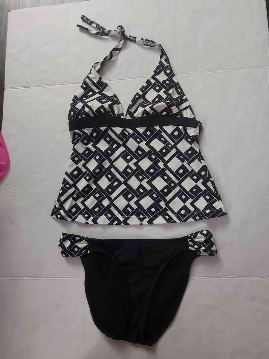 JAG Two Piece Geometric Halter Black White Bikini Size S - Atlanta, Georgia