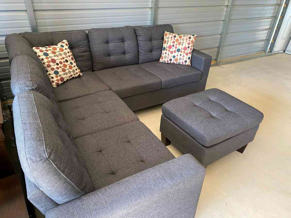 Grey sectional with ottoman Free Delivery If Needed - Frostproof, Florida - FleaMarketBay