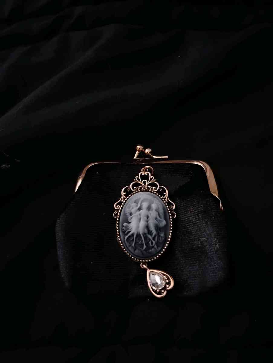 Black and gold money pouche - Los Banos, California