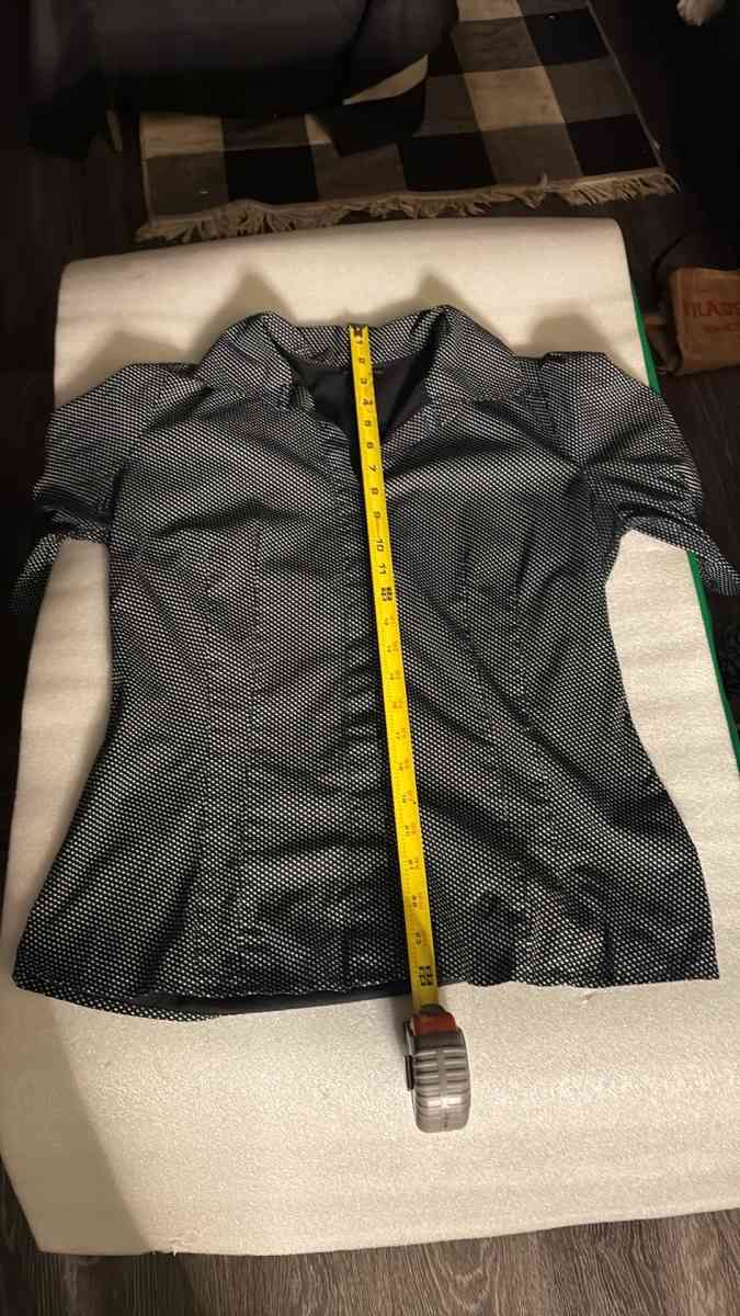 Rue21 Black Polka Dot Split Sleeve VNeck Blouse Size S - Atlanta, Georgia - FleaMarketBay