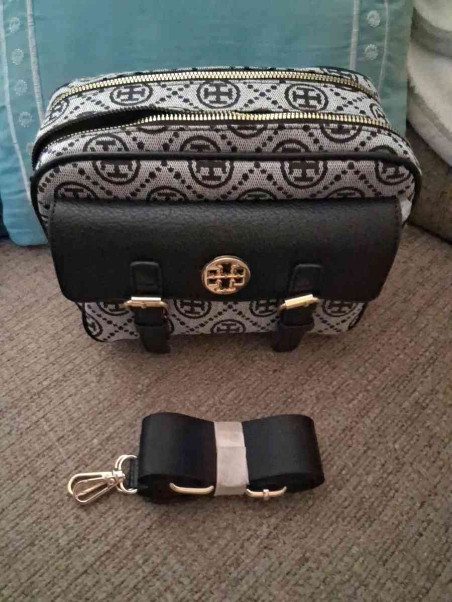 Tous Black Crossbody Bag - Milwaukee, Wisconsin - FleaMarketBay