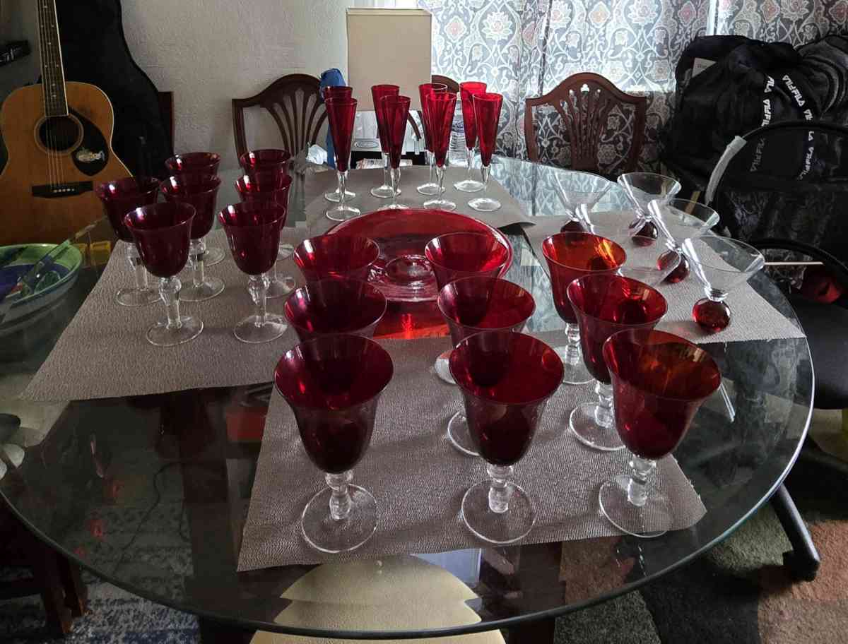 set de copas son 32 piezas - Oceanside, California