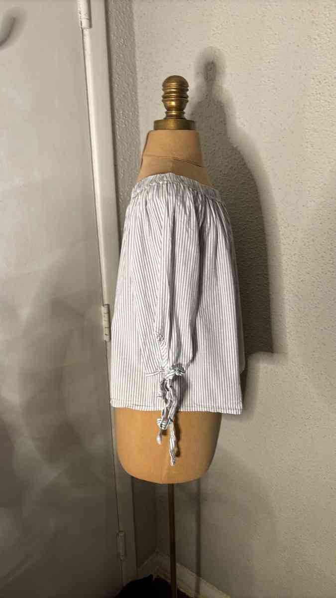 LaBanga Striped BlueWhite Top Size L Bow Tie Sleeves - Atlanta, Georgia - FleaMarketBay