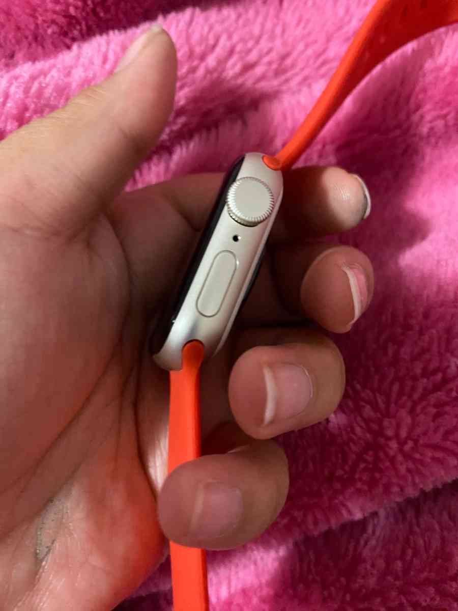 Apple Watch SE - Palmdale, California - FleaMarketBay