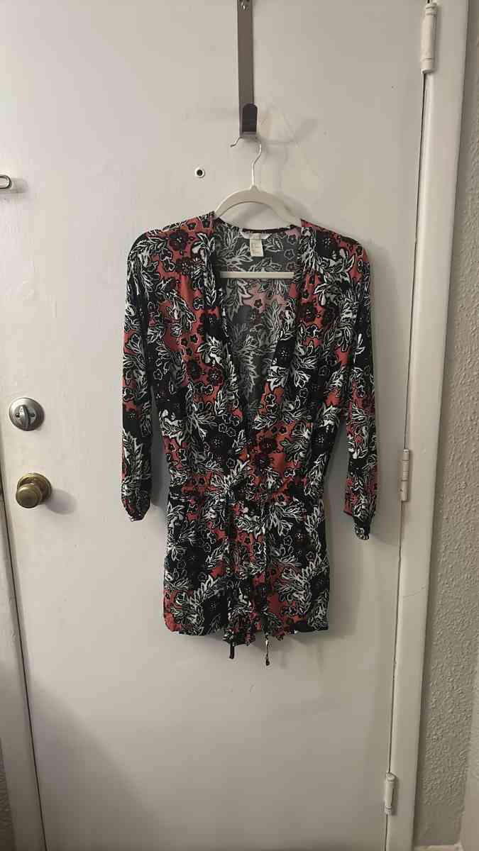 HM Deep VNeck Long Sleeve Draw String Waist Floral Romper Si - Atlanta, Georgia - FleaMarketBay