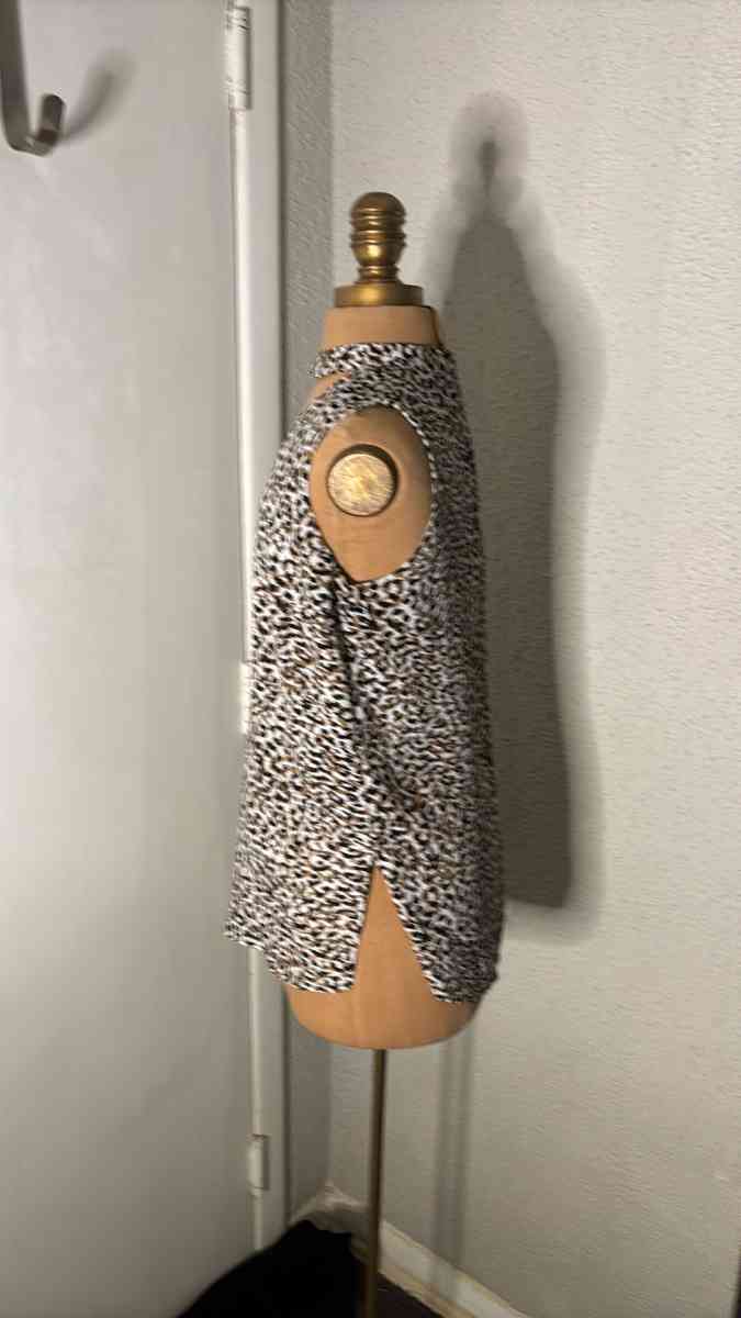 Zac  Rachel Animal Print Sleeveless Neck Strap Shirt Size Sm - Atlanta, Georgia - FleaMarketBay