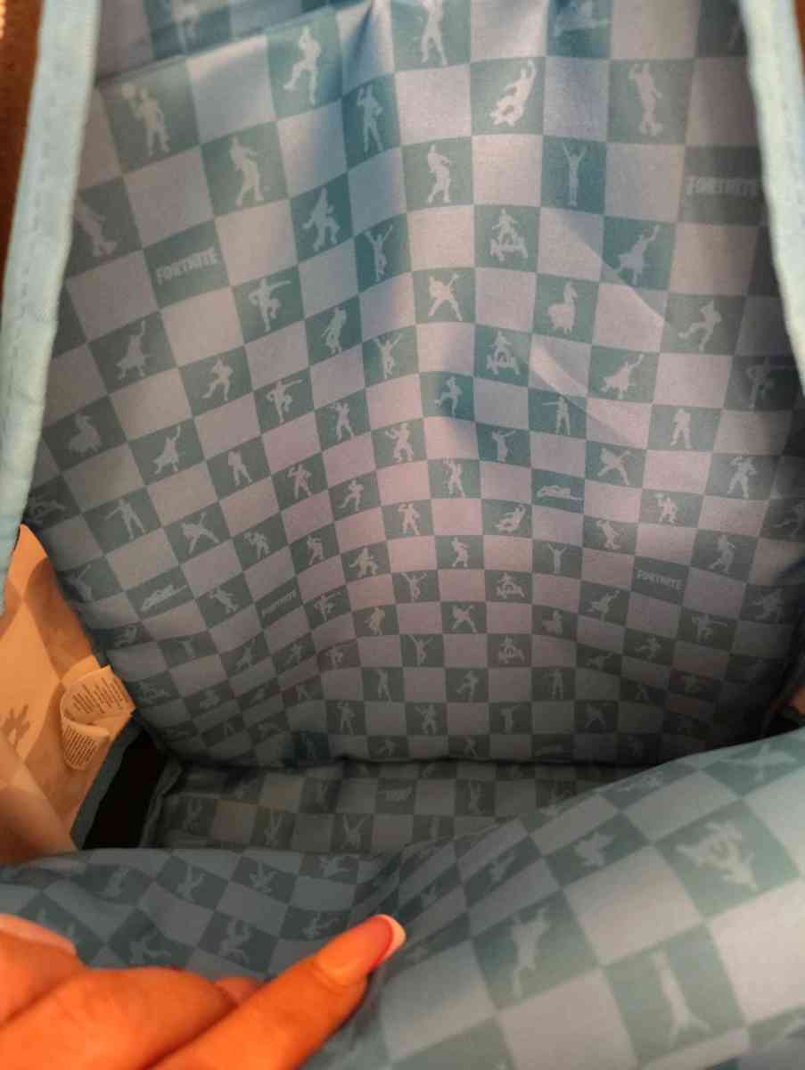 Youth mens Fortnite backpack - Kissimmee, Florida - FleaMarketBay