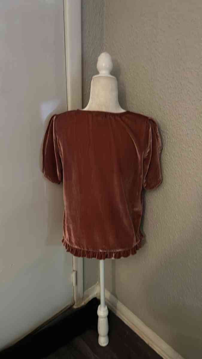 Madewell VelvetTulip Sleeve Ruffle Top Size S - Atlanta, Georgia - FleaMarketBay