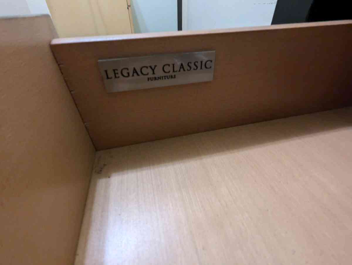 Storage Cabinet - Los Angeles, California - FleaMarketBay