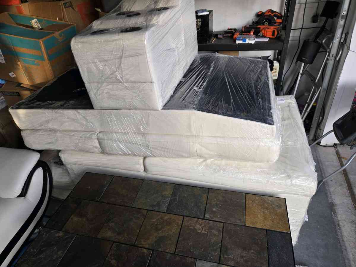 Vegan leather Bluetooth couch - Las Vegas, Nevada