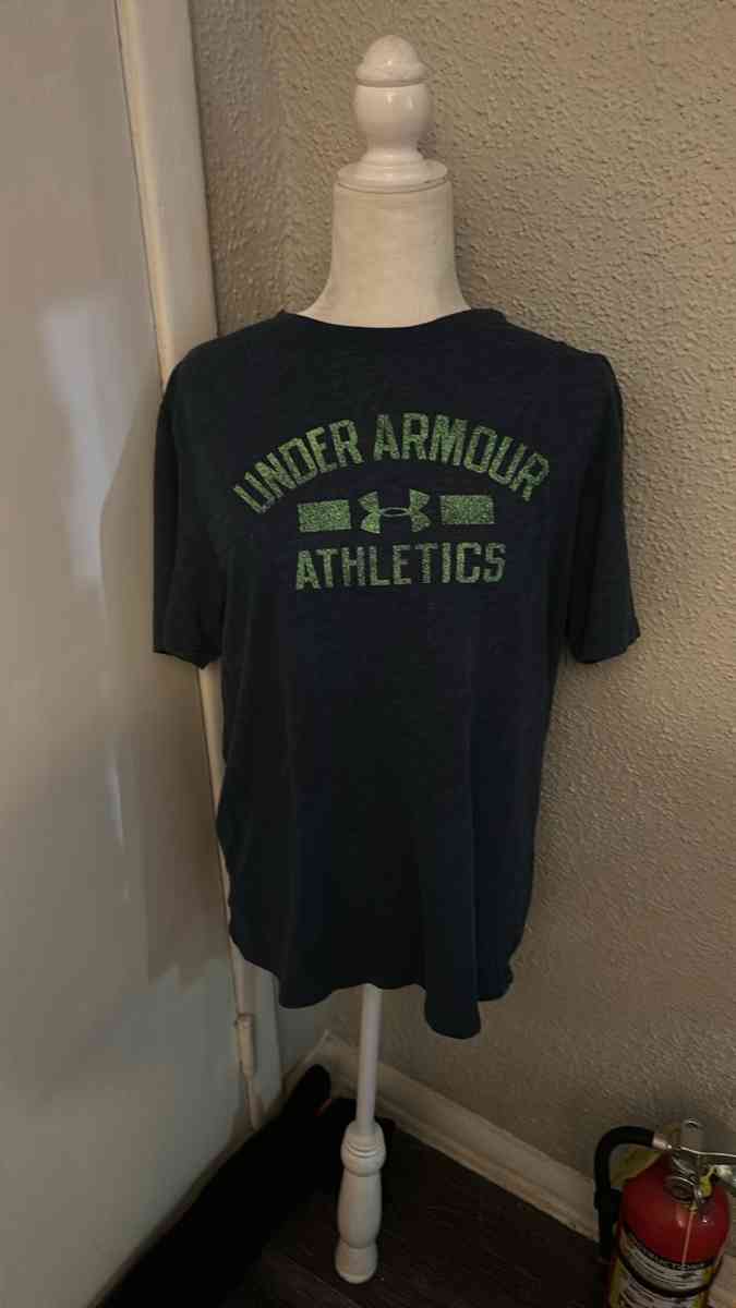 Under Armour Athletics Heat Gear Tee Size XL - Atlanta, Georgia - FleaMarketBay
