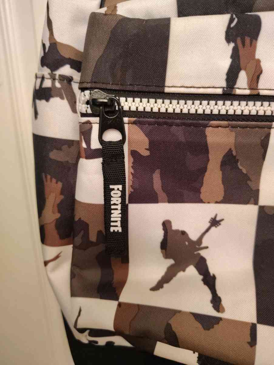 Youth mens Fortnite backpack - Kissimmee, Florida - FleaMarketBay