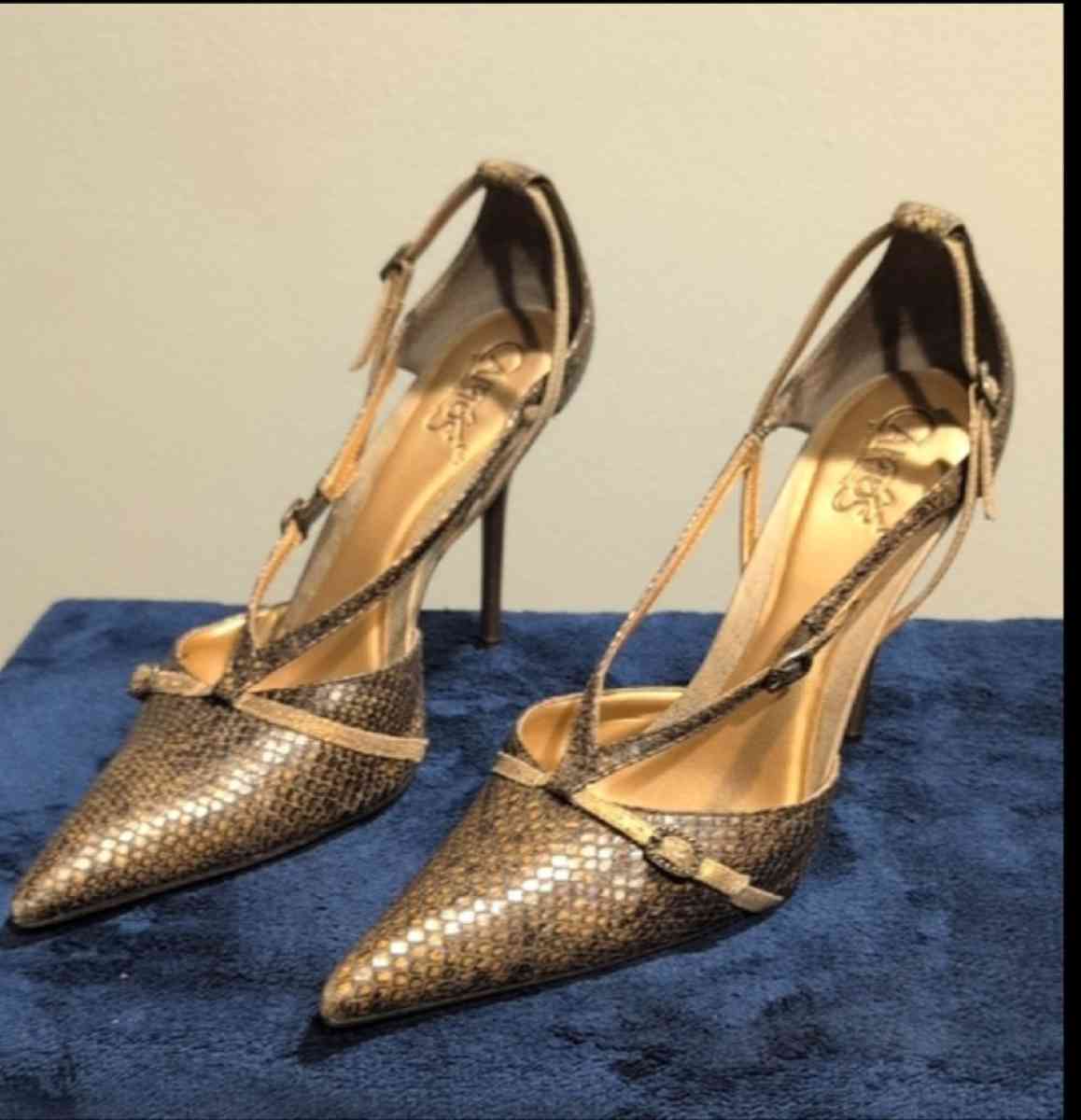 Brown Medium Heel PointedToe Shoes 10 medium - Baltimore, Ohio - FleaMarketBay