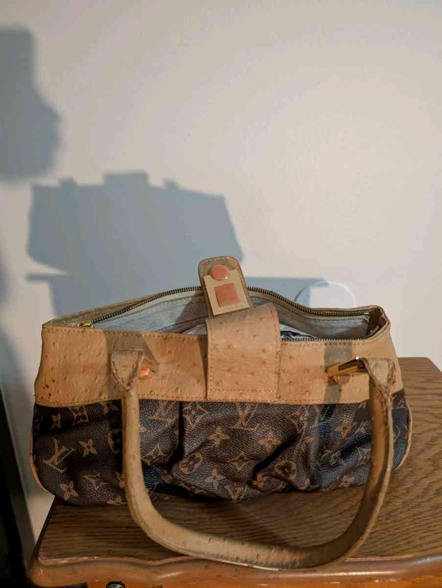 Elegant Tan and Brown Designer Handbag - Baltimore, Ohio - FleaMarketBay