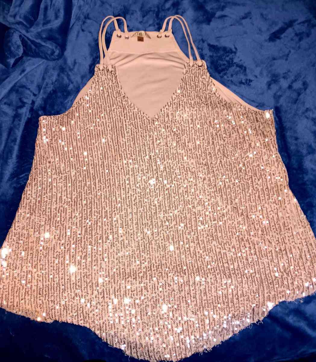 Pink tank top - Alpine, Arizona - FleaMarketBay