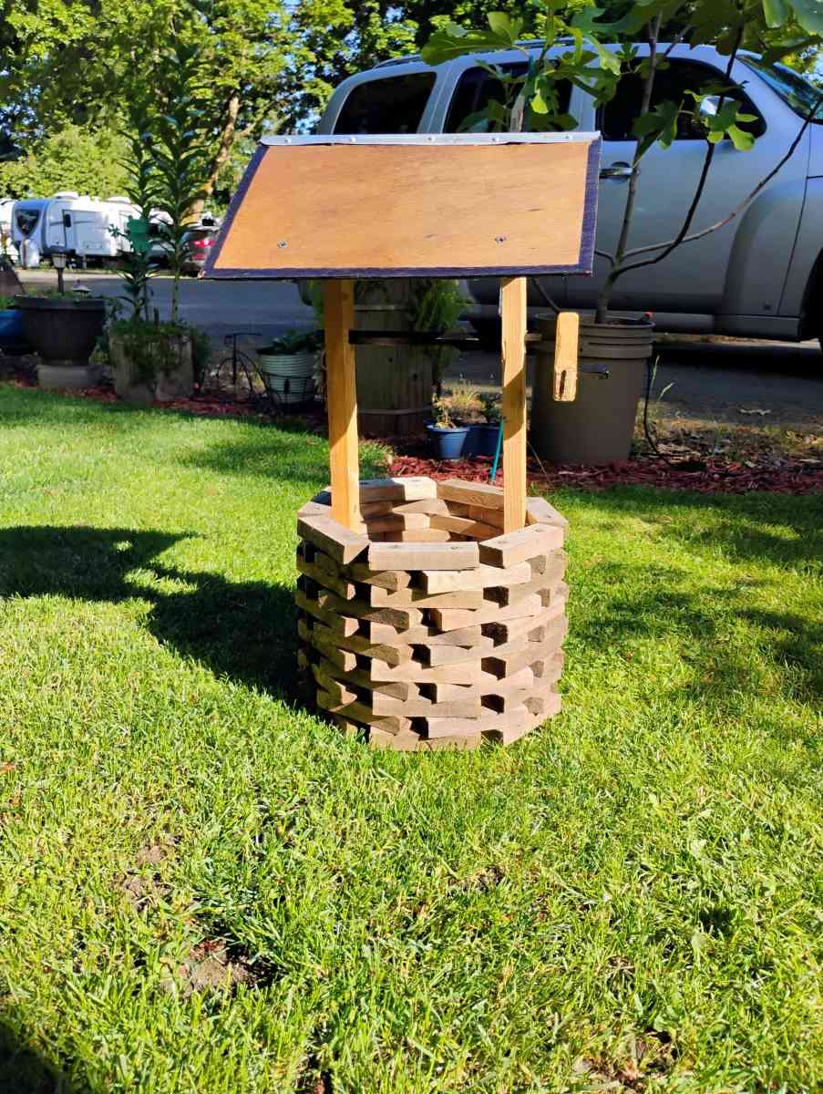 wishing well flower pot yard deco hand crafted - Aurora, Oregon - FleaMarketBay