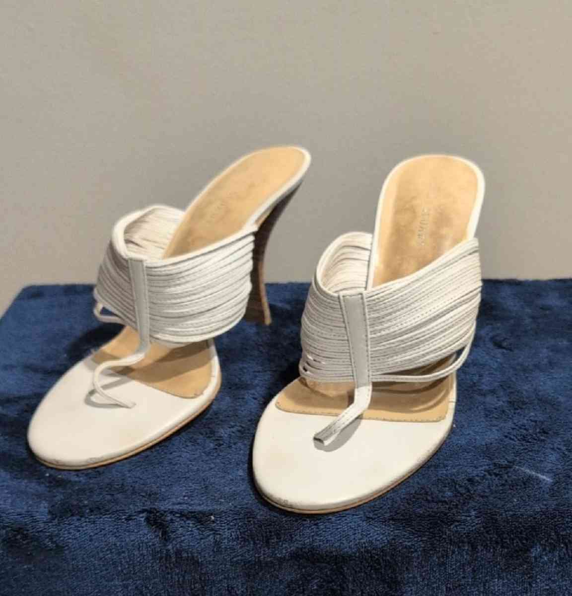 Elegant White Womens Sandals size 10 - Baltimore, Ohio - FleaMarketBay