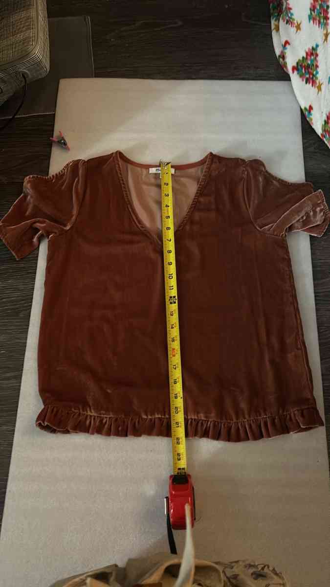 Madewell VelvetTulip Sleeve Ruffle Top Size S - Atlanta, Georgia - FleaMarketBay