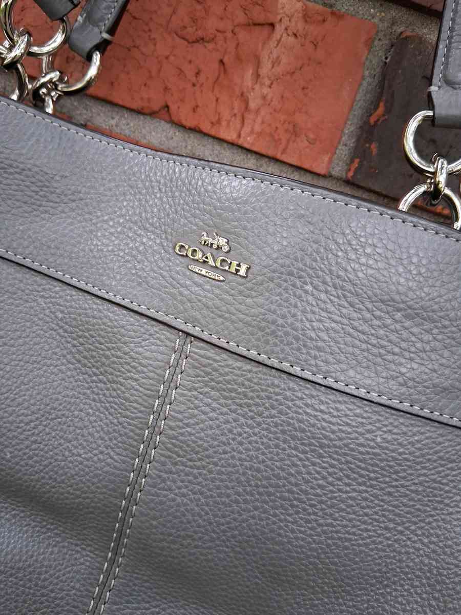 large coach - Saint Charles, Missouri - FleaMarketBay