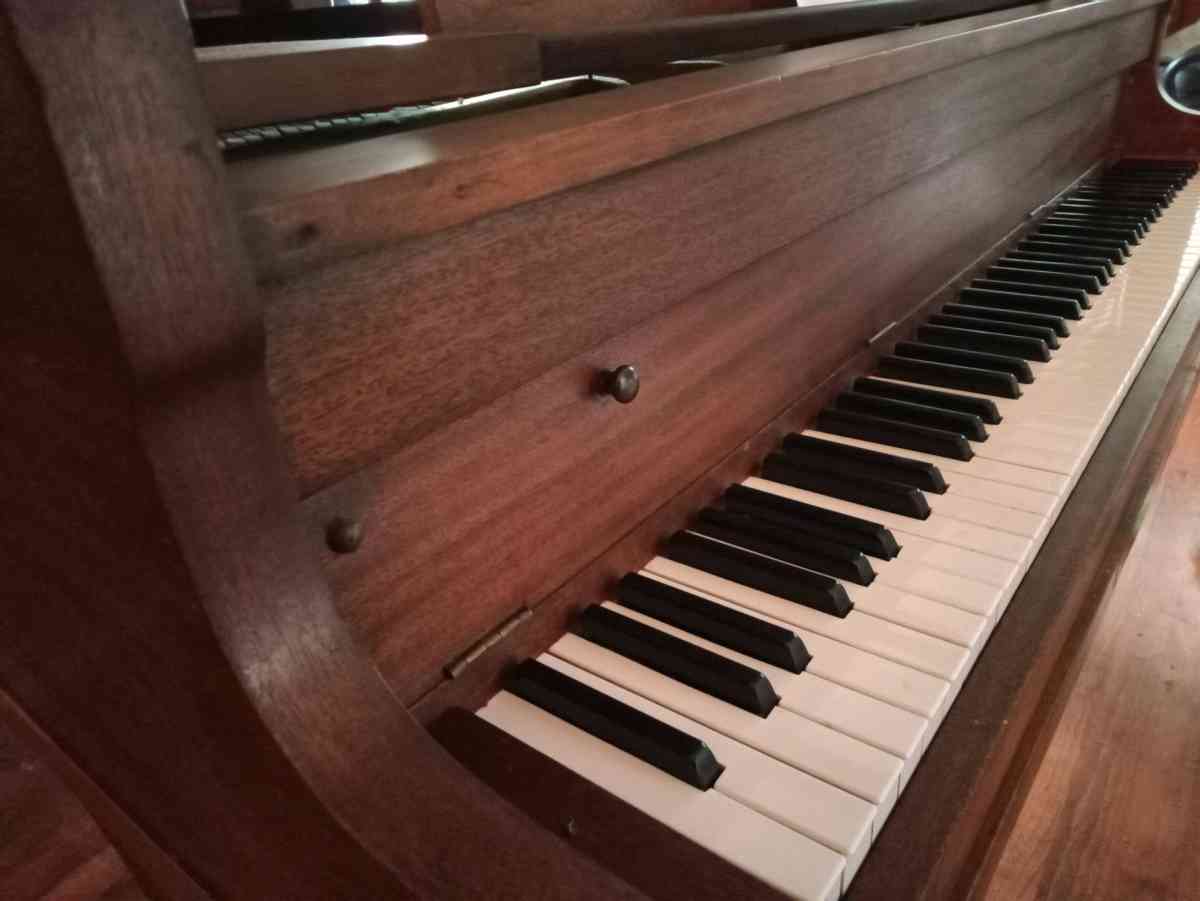 BABY GRAND PIANO - North Hollywood, California - FleaMarketBay