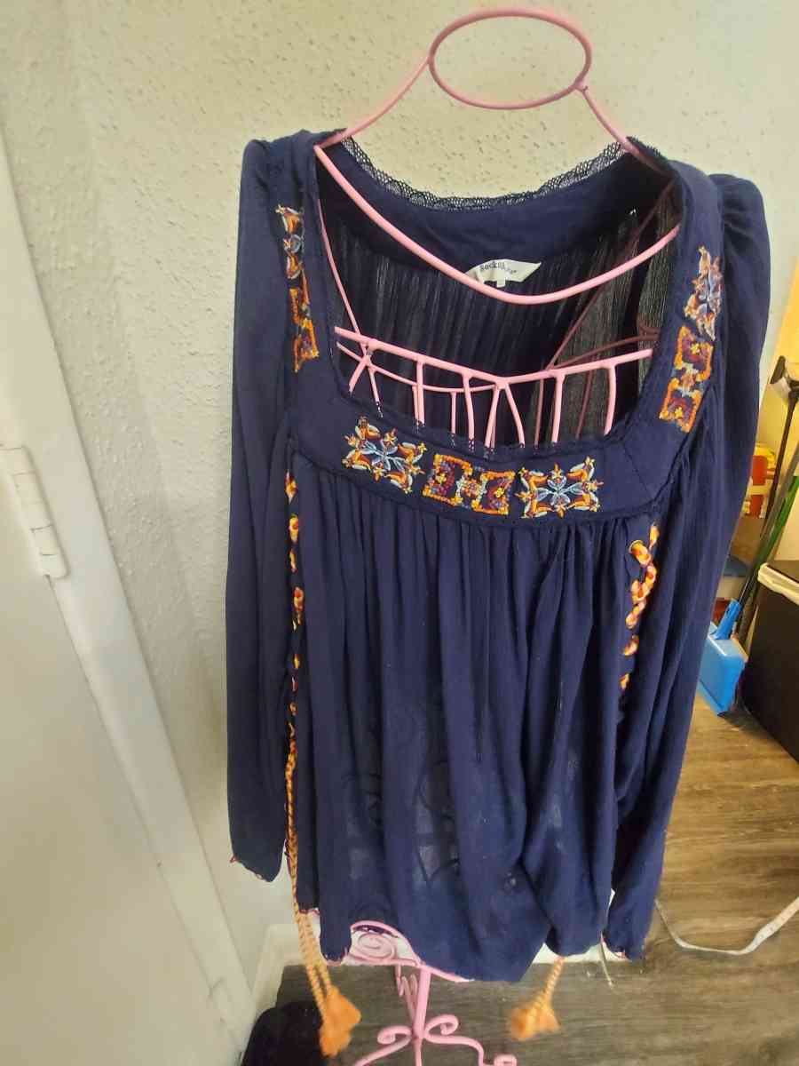 Rocks  Indigo Embroidered Boho Top Size M - Atlanta, Georgia - FleaMarketBay