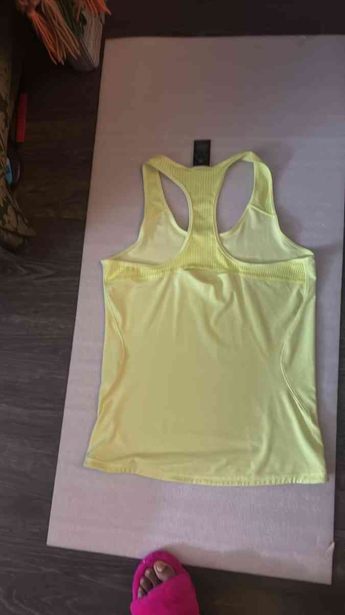 Adidas Racerback Netted Running Tank Size L - Atlanta, Georgia - FleaMarketBay