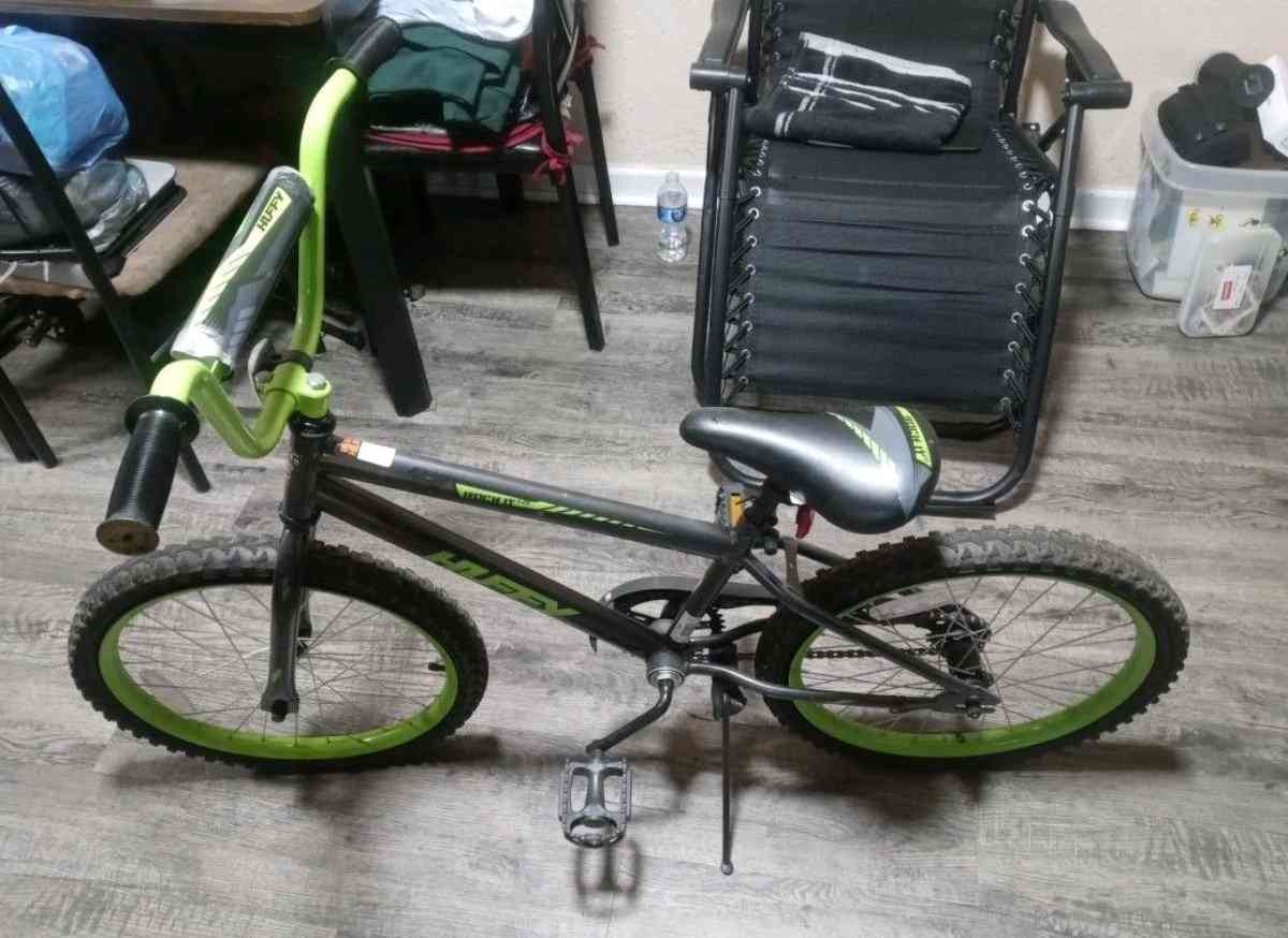 HUFFY ROCK IT V20 BOYS BIKE LIME GREEN  BLACK BIKE LOT 2 - Atlanta, Georgia - FleaMarketBay