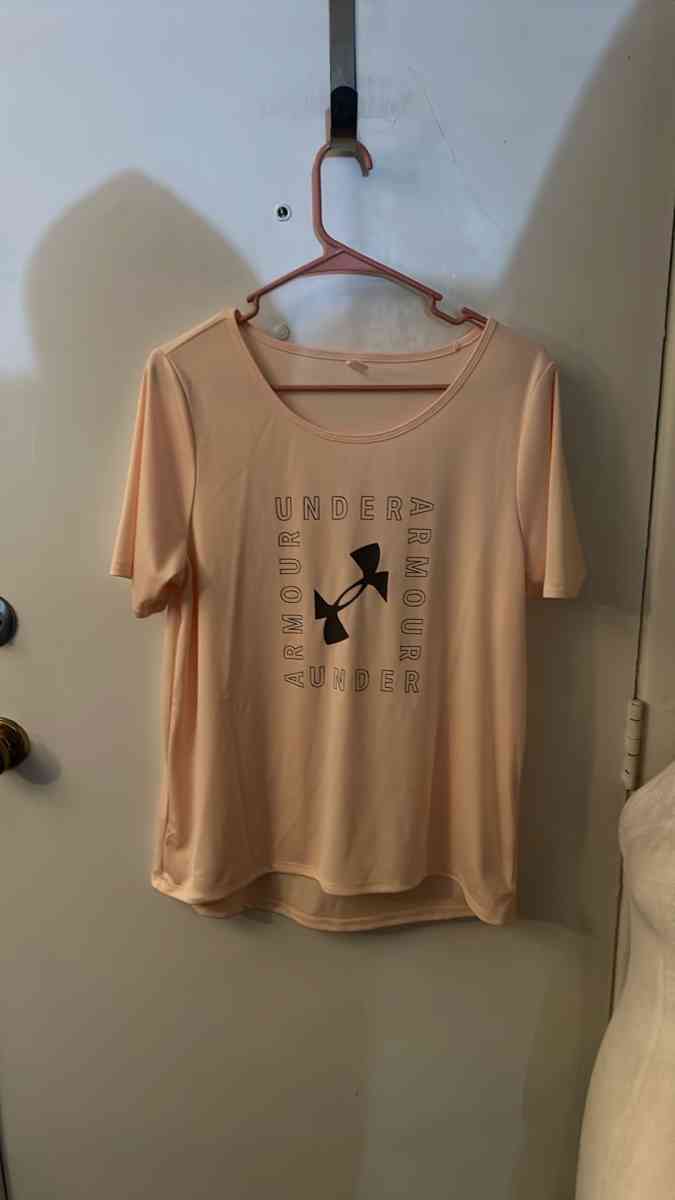 Under Armour Womens Loose Crew Neck UPF Heat Gear Size Large - Atlanta, Georgia