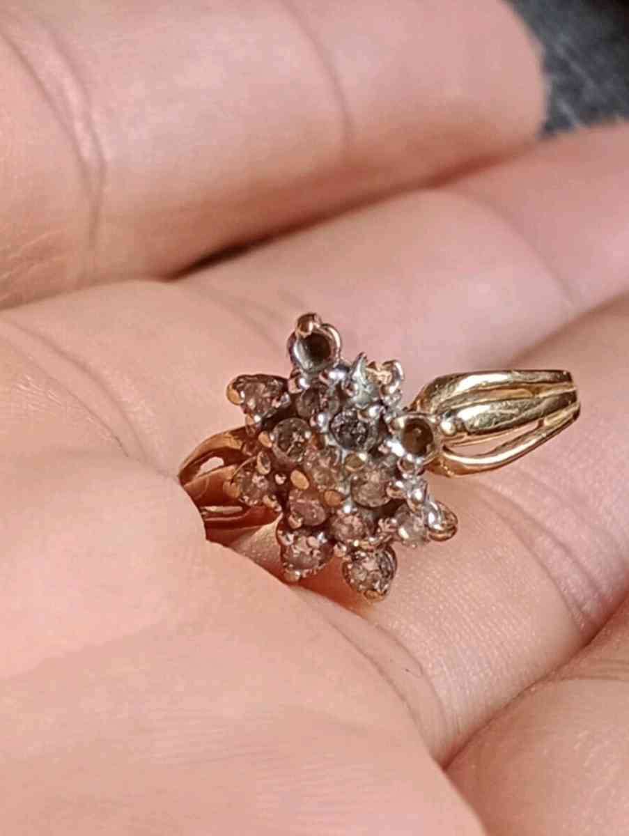Vintage 10k Yellow Gold cluster Diamond Ring - Frostproof, Florida - FleaMarketBay
