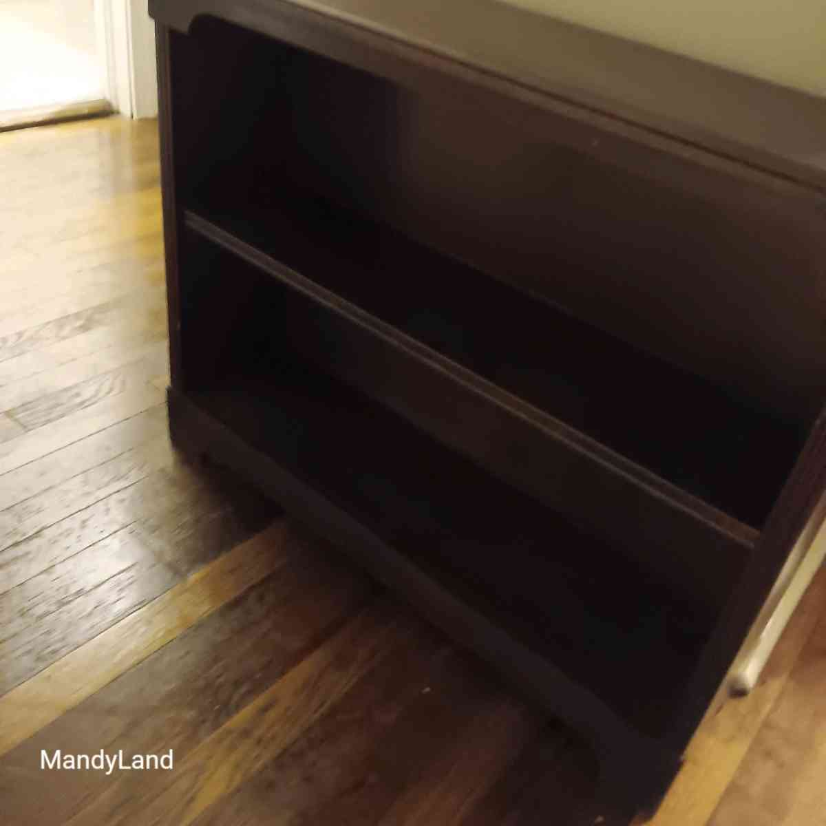 small shelf its very cute but doesnt fit in the corners - Richmond, Virginia