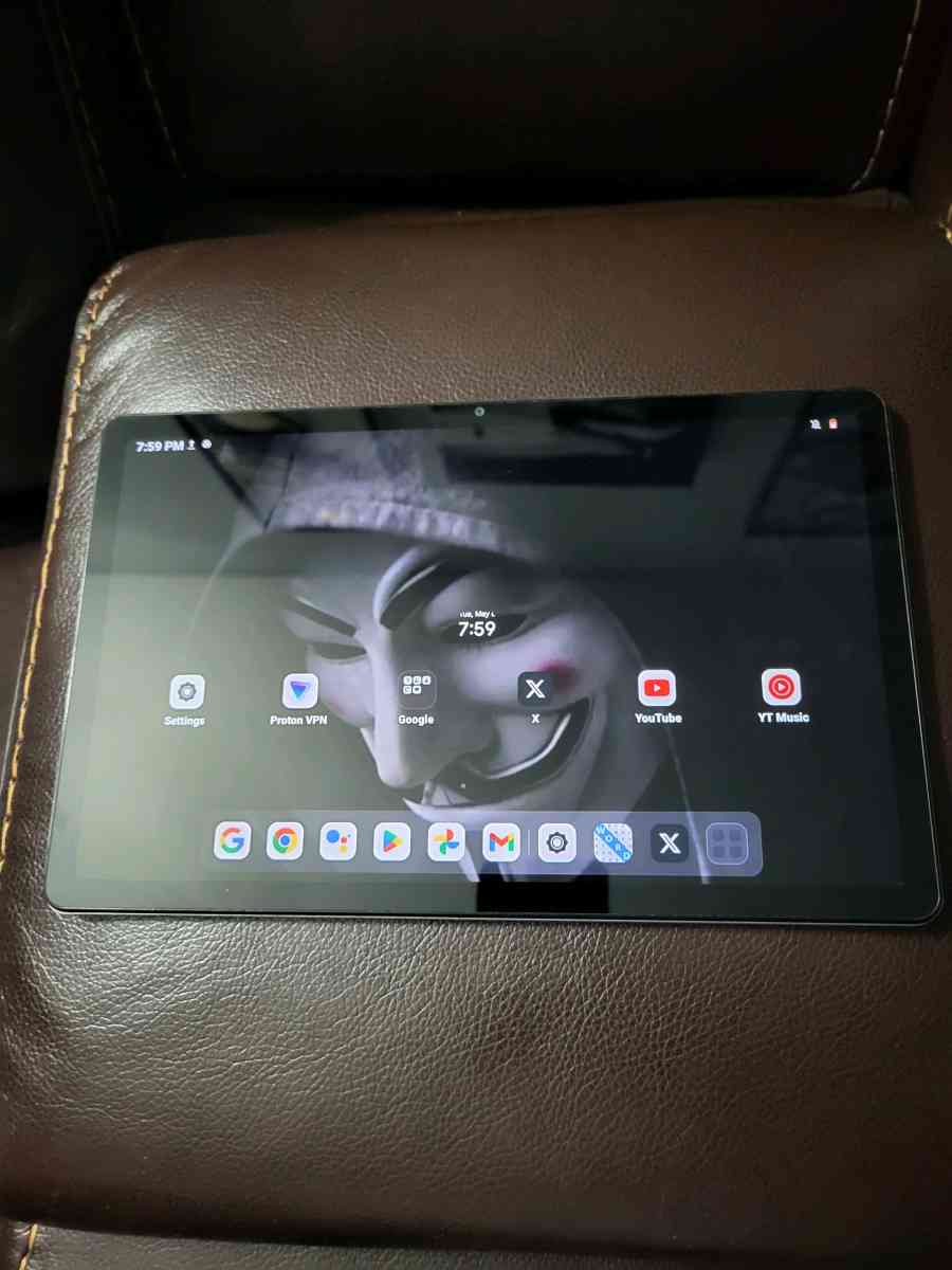 2 10 Android Tablets with 1 Bluetooth Keyboard