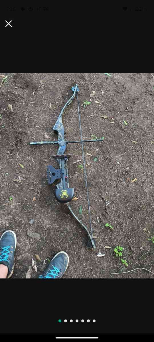 Bow with arrows - Monroe, Louisiana