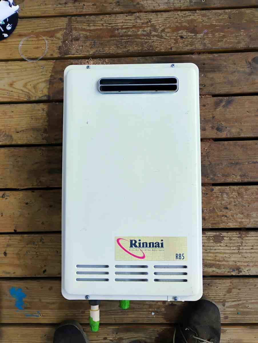 Rinnai propane instantaneous tankless hot water heater - Green Cove Springs, Florida