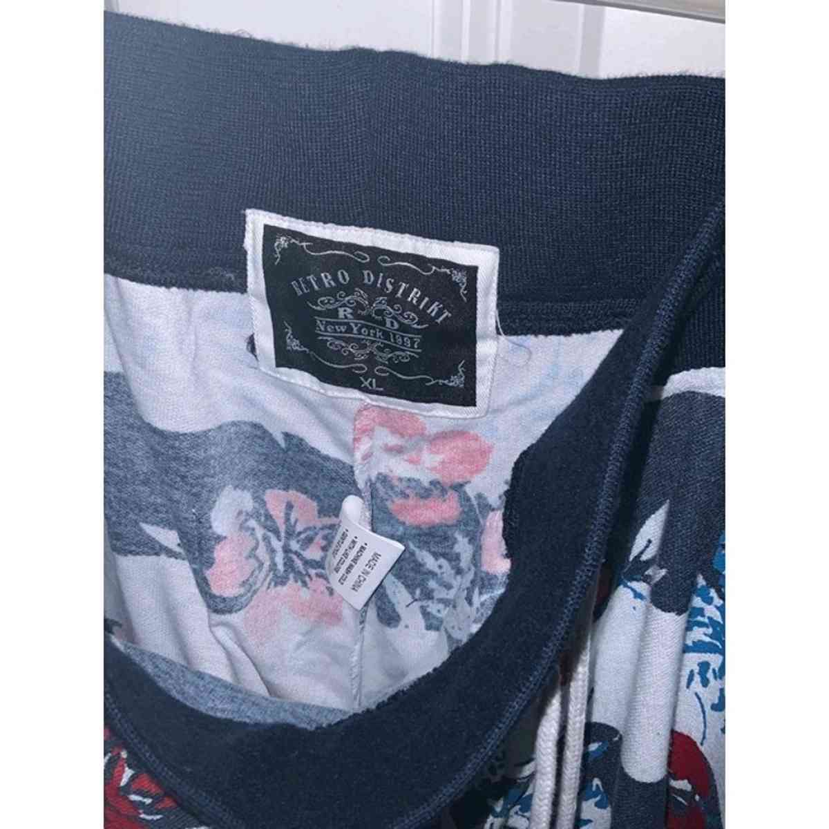 RETRO DISTRIKT Mens Athletic Shorts XL size  Good Condition - Alicia, Arkansas - FleaMarketBay