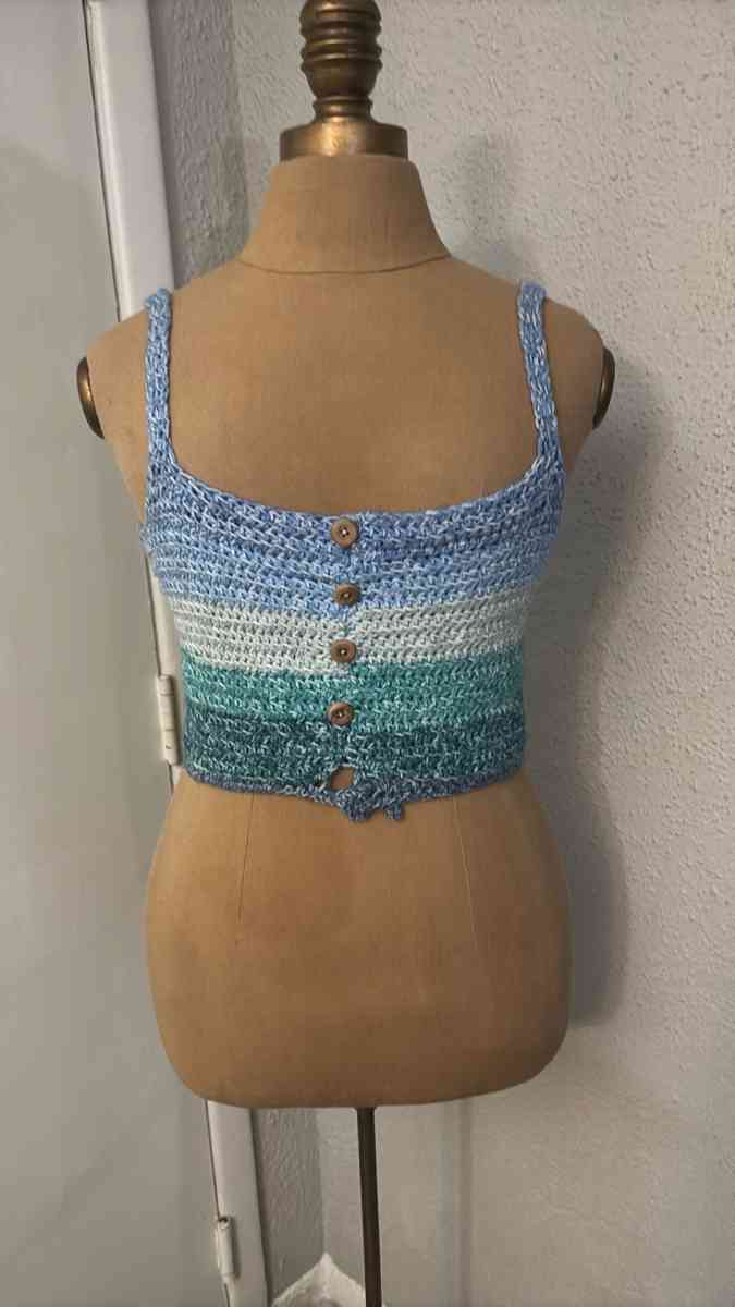 Blue gradient knit crop top No Size - Atlanta, Georgia - FleaMarketBay