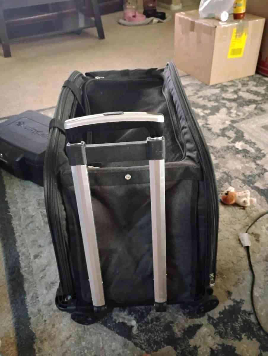 dog carrier and a roller - Casa Grande, Arizona - FleaMarketBay