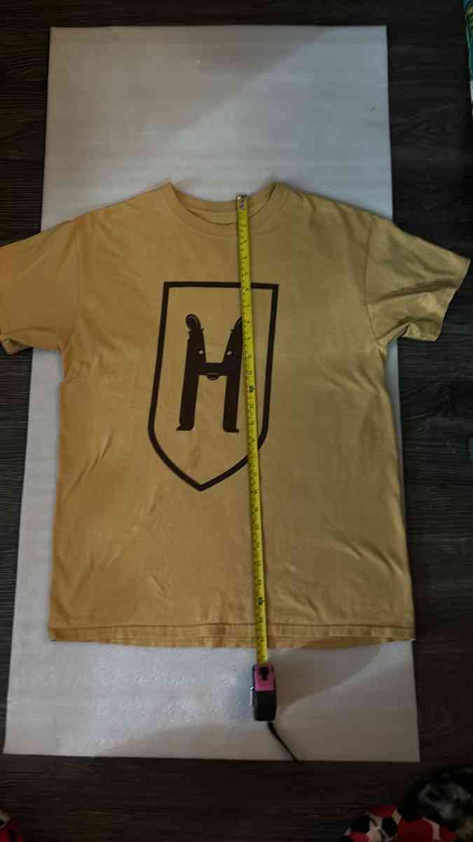 Harry Potter and the Cursed Child Hufflepuff TShirt Size M - Atlanta, Georgia